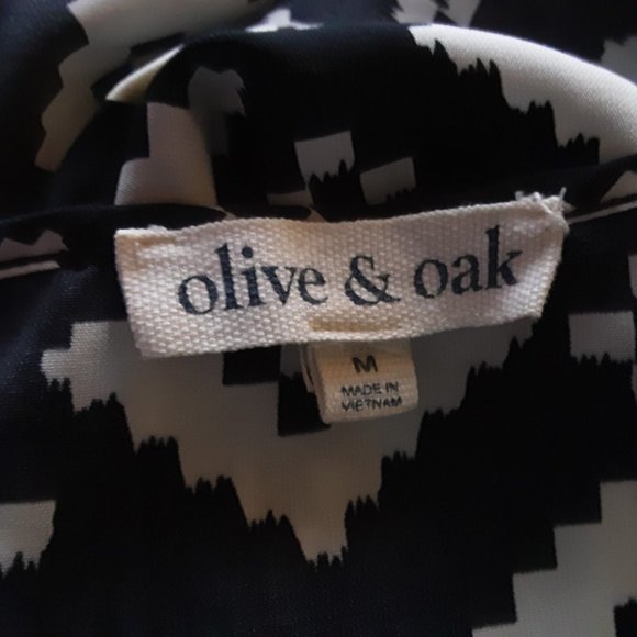 NWOT Olive & Oak Black and White Tank Size M - Picture 3 of 4